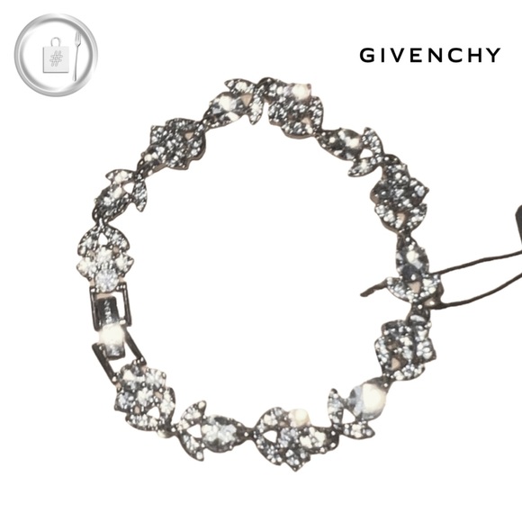 Givenchy - Picture 3 of 4